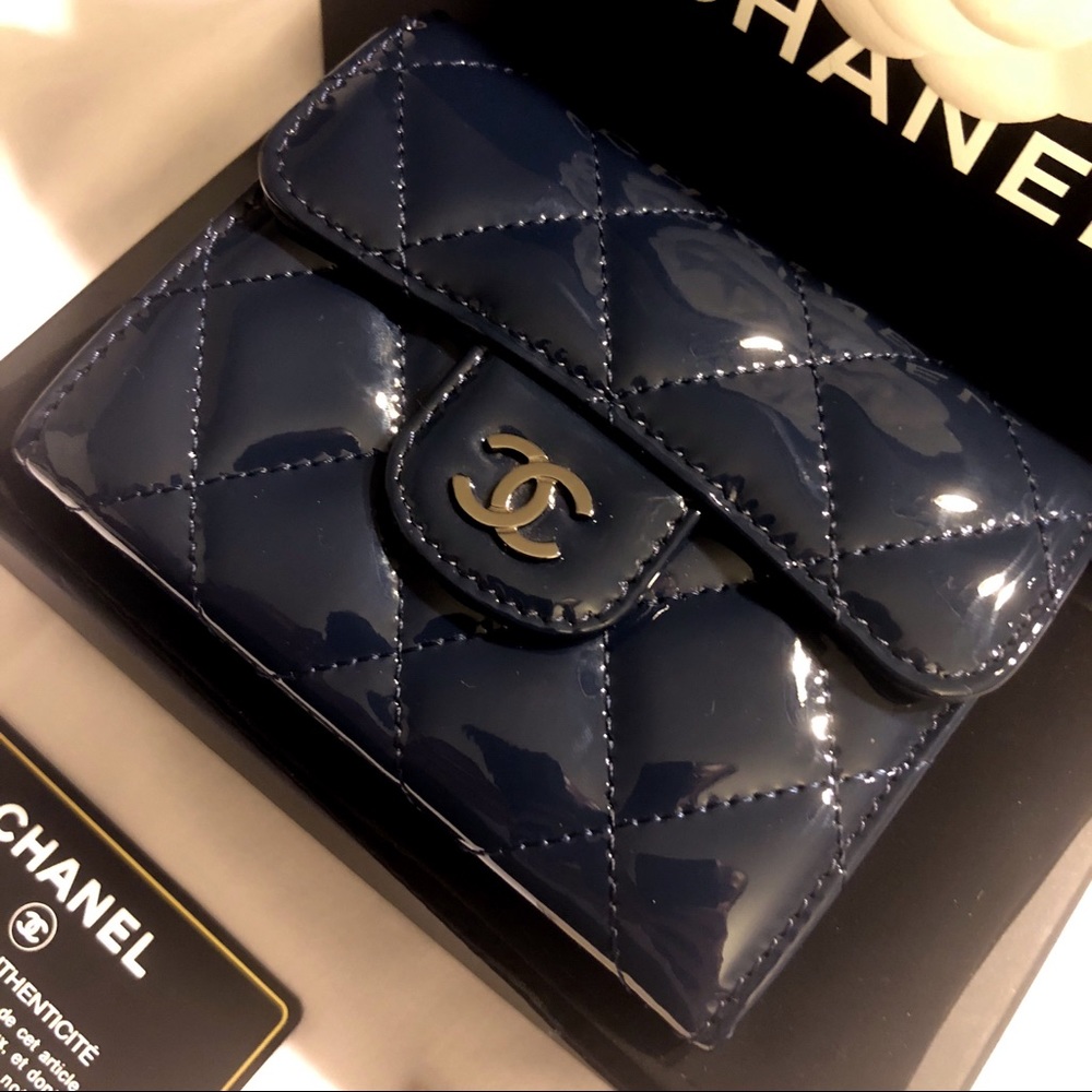 💋SOLD💋Chanel Cruiser Patent Leather Wallet - Picture 1 of 8